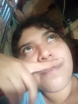 Snapshot of Rousse_uwu chatting on February 3, 10:26 pm Rousse uwu online show from February 3, 10:26 pm