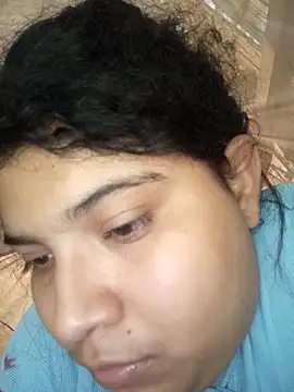 Snapshot of Rousse_uwu chatting on February 12, 4:57 pm Rousse uwu online show from February 12, 4:57 pm