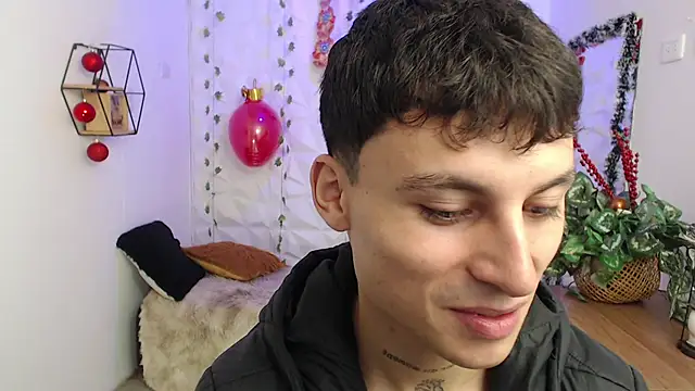 Noah Vera online show from December 16, 3:44 am