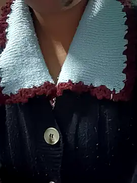 Snapshot of teena-11 chatting on December 15, 1:15 pm teena-11 online show from December 15, 1:15 pm