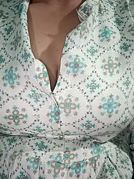 Snapshot of teena-11 chatting on January 9, 3:59 pm teena-11 online show from January 9, 3:59 pm