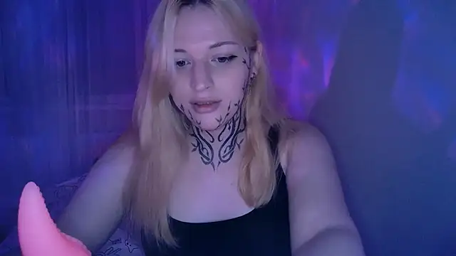 AlexaLaRose2 online show from December 14, 9:19 pm