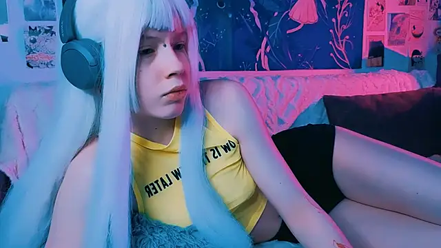 PeacchyPawss online show from February 21, 7:59 pm