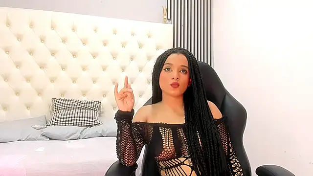 Snapshot of khiara___ chatting on December 15, 10:58 pm khiara online show from December 15, 10:58 pm