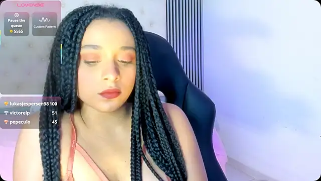 Snapshot of khiara___ chatting on December 20, 9:22 pm khiara online show from December 20, 9:22 pm