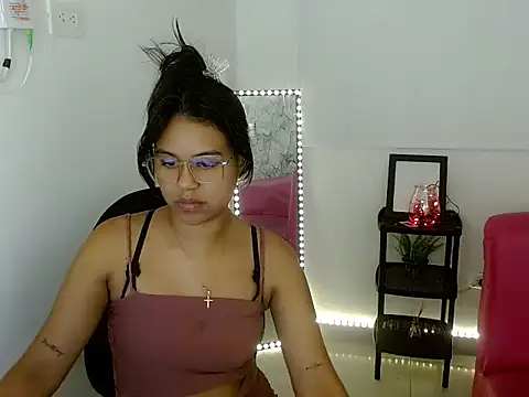 Shawnycarson online show from February 11, 4:01 pm