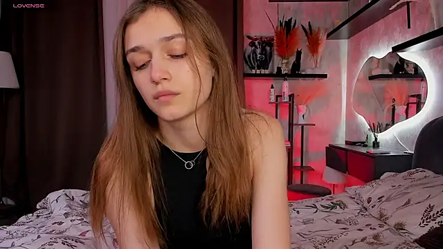 MarinaPoppenhagen online show from January 14, 6:35 pm