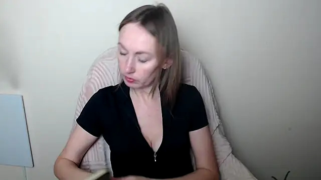 LiaSeass  online show from April 7, 11:43 am