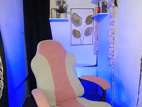 stripyapril online show from May 15, 4:58 pm