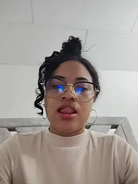 Snapshot of DAFNNEE_HOT chatting on June 17, 1:56 pm DAFNNEE HOT online show from June 17, 1:56 pm