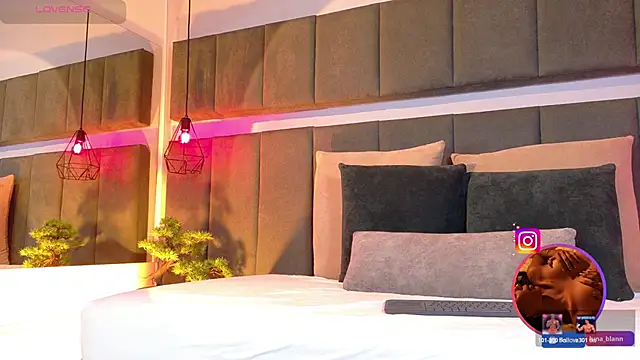 luna blannco online show from March 26, 1:06 pm