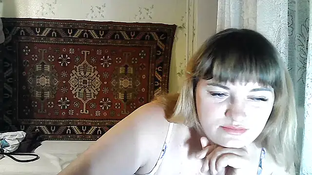 Snapshot of swett_girll chatting on August 9, 6:24 pm swett girll online show from August 9, 6:24 pm