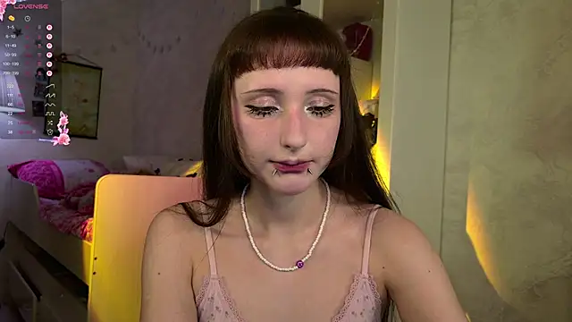 MiraJades online show from April 12, 10:15 pm