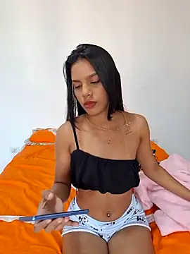 Snapshot of meenina_veneno chatting on February 5, 8:57 pm meenina veneno online show from February 5, 8:57 pm