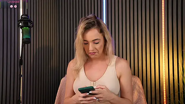 creampussyy online show from February 22, 7:45 pm