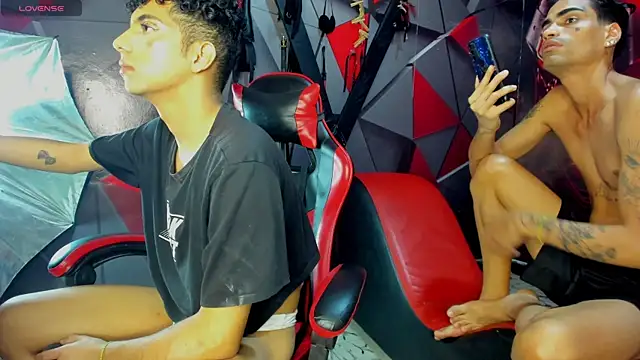 Hot Boys Without Limits online show from December 17, 4:07 am