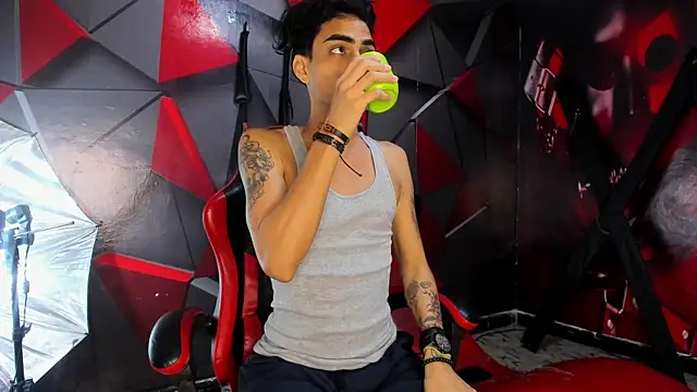 Hot Boys Without Limits online show from January 7, 4:15 am