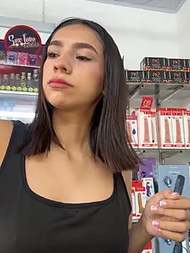 lunaluxury22 online show from March 13, 1:40 pm