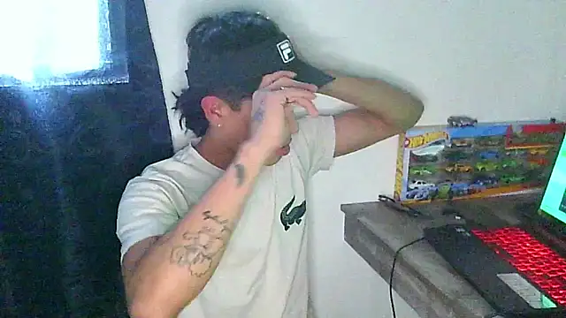 Snapshot of Glen_connor_11 chatting on December 20, 9:44 pm Glen connor 11 online show from December 20, 9:44 pm