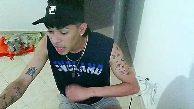 Snapshot of Glen_connor_11 chatting on January 5, 10:35 pm Glen connor 11 online show from January 5, 10:35 pm