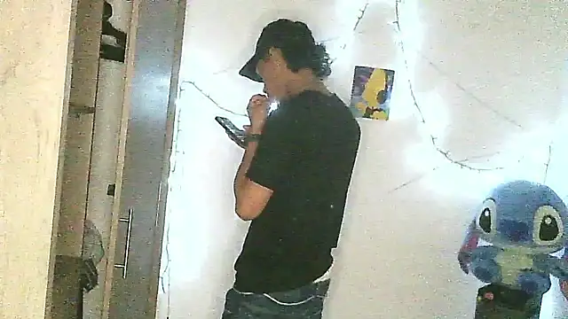 Snapshot of Glen_connor_11 chatting on January 15, 3:00 am Glen connor 11 online show from January 15, 3:00 am