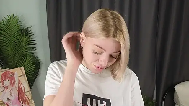 heartbreakW online show from December 22, 3:47 am