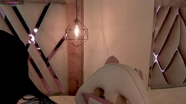 Snapshot of Lovely-martina chatting on February 4, 12:11 pm Lovely-martina online show from February 4, 12:11 pm