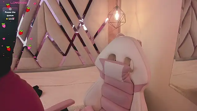 Snapshot of Lovely-martina chatting on February 5, 12:43 pm Lovely-martina online show from February 5, 12:43 pm