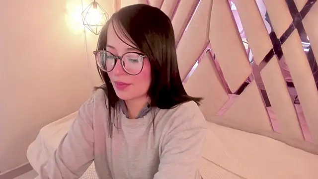 Snapshot of Lovely-martina chatting on February 25, 12:48 pm Lovely-martina online show from February 25, 12:48 pm