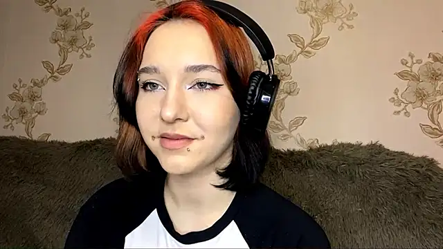 EmilyVeiro online show from February 4, 6:25 pm