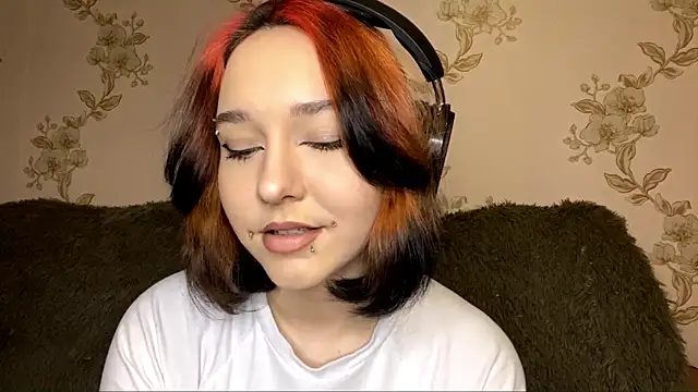 EmilyVeiro online show from February 11, 5:07 pm