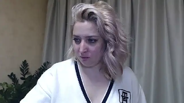 sweetpussy13 online show from January 26, 7:21 am