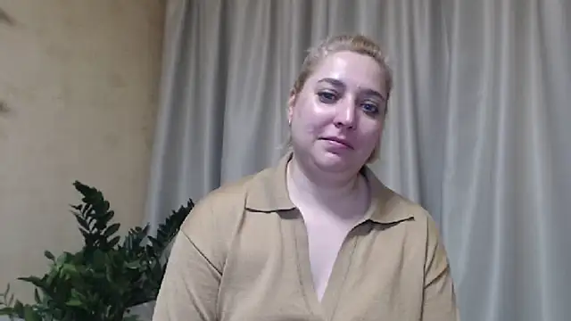 sweetpussy13 online show from March 15, 9:30 am