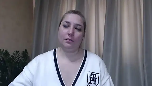 sweetpussy13 online show from March 11, 7:14 am