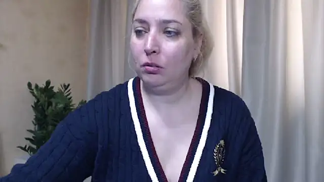 Snapshot of sweetpussy13 chatting on May 1, 5:34 am sweetpussy13 online show from May 1, 5:34 am