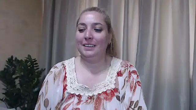 Snapshot of sweetpussy13 chatting on May 26, 5:36 am sweetpussy13 online show from May 26, 5:36 am