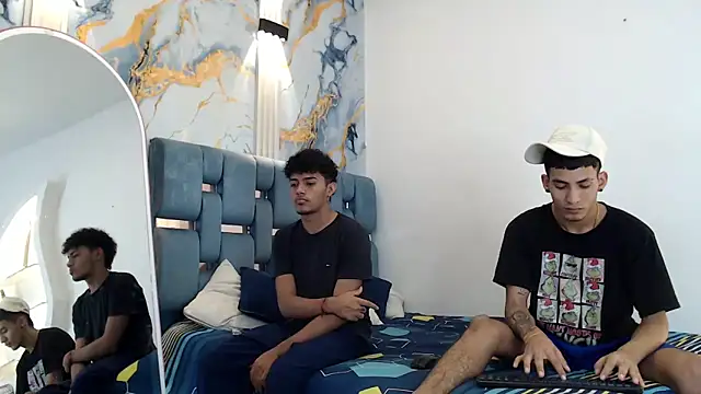 Snapshot of DIAMOND_BLACKS chatting on January 18, 8:07 am DIAMOND BLACKS online show from January 18, 8:07 am