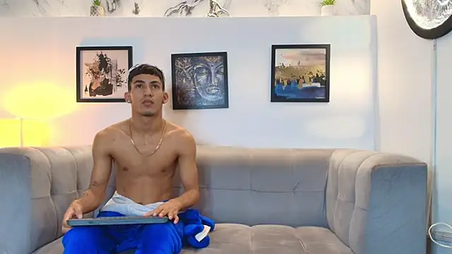 Snapshot of DIAMOND_BLACKS chatting on February 7, 7:23 am DIAMOND BLACKS online show from February 7, 7:23 am