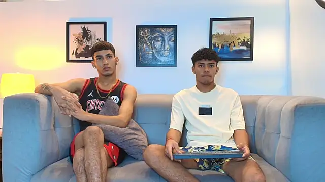 Snapshot of DIAMOND_BLACKS chatting on February 8, 7:23 am DIAMOND BLACKS online show from February 8, 7:23 am