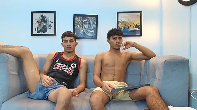 Snapshot of DIAMOND_BLACKS chatting on February 11, 7:35 am DIAMOND BLACKS online show from February 11, 7:35 am