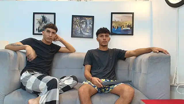 Snapshot of DIAMOND_BLACKS chatting on February 12, 7:25 am DIAMOND BLACKS online show from February 12, 7:25 am