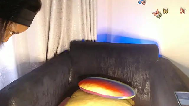 Snapshot of UzuriZahra01 chatting on February 25, 2:16 pm UzuriZahra01 online show from February 25, 2:16 pm