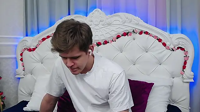 NickJohnas online show from April 15, 3:41 pm