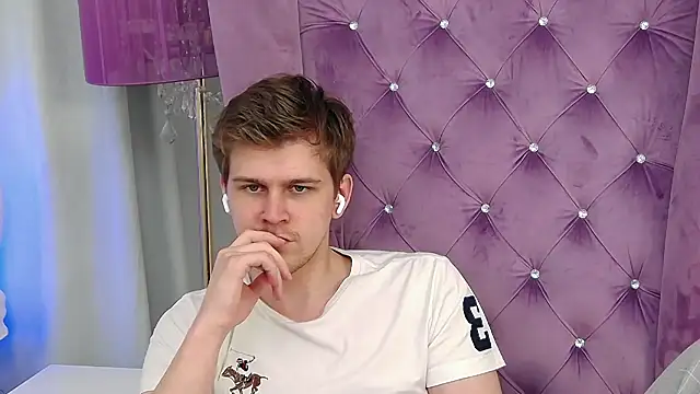 NickJohnas online show from April 18, 6:56 pm