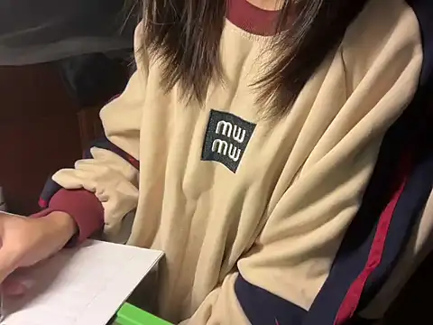 Snapshot of Chichi_86 chatting on December 15, 6:01 pm Chichi 86 online show from December 15, 6:01 pm