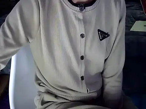 Snapshot of Chichi_86 chatting on February 7, 4:33 pm Chichi 86 online show from February 7, 4:33 pm