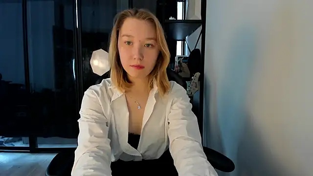 Agatha Mayson online show from February 6, 6:07 am