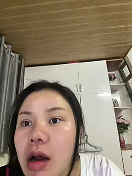 leo-kitty online show from April 4, 1:19 pm