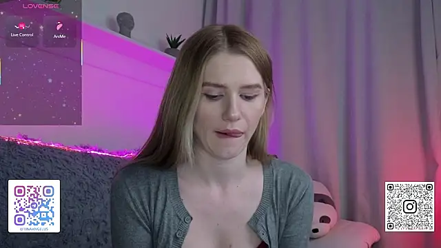 Snapshot of TinaAngel chatting on February 2, 1:04 am TinaAngel online show from February 2, 1:04 am