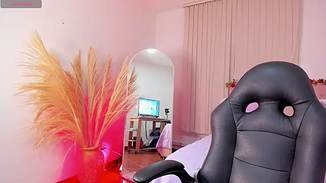 Isa Emm online show from December 16, 7:08 pm